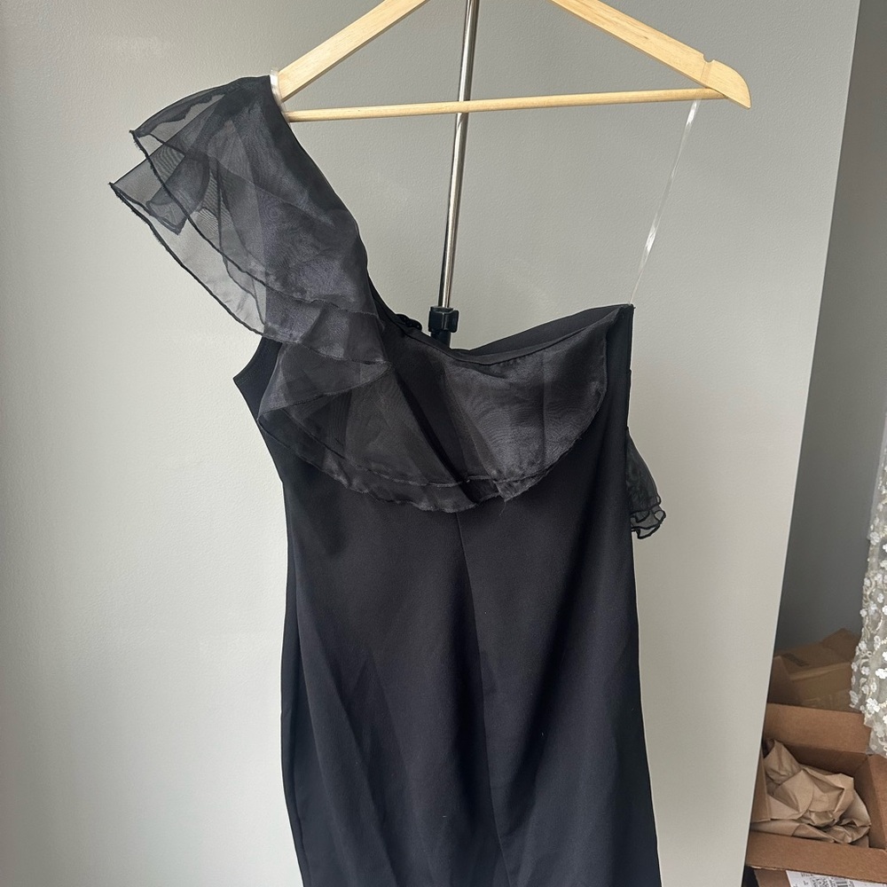 American Threads Black One-Shoulder Ruffle Mini Dress - Picture 4 of 5